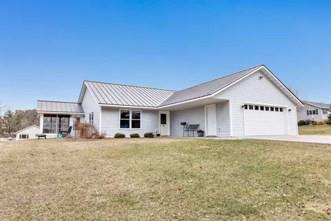 840 Buffalo Ridge Ln, Waupaca, WI 54981