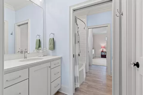 Bath - 6916 N Palladium Ct, Appleton, WI 54913 photo 9 of 13