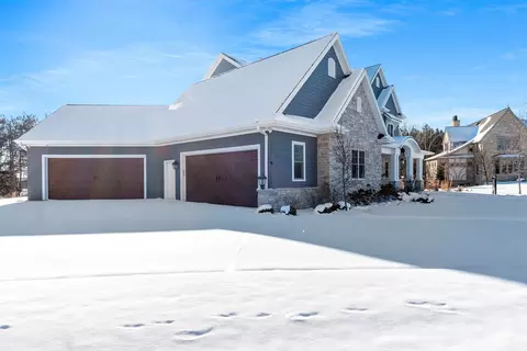 Exterior - 6916 N Palladium Ct, Appleton, WI 54913 photo 8 of 13