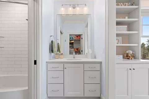 Bath - 6916 N Palladium Ct, Appleton, WI 54913 photo 12 of 13