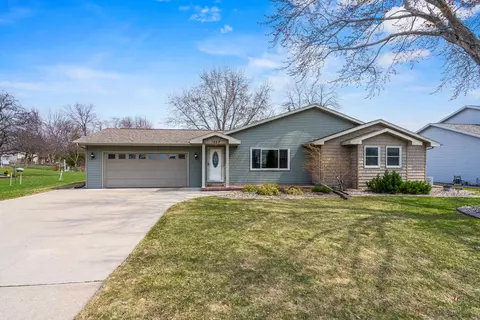 1257 Briarwood Dr, Menasha, WI 54952