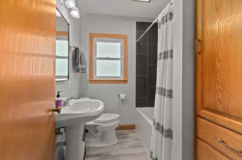 Bath - 1915 S Bouten St, Appleton, WI 54915 photo 1 of 2
