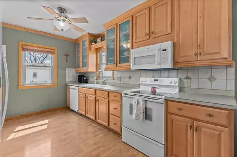 Kitchen - 1915 S Bouten St, Appleton, WI 54915 photo 3 of 4