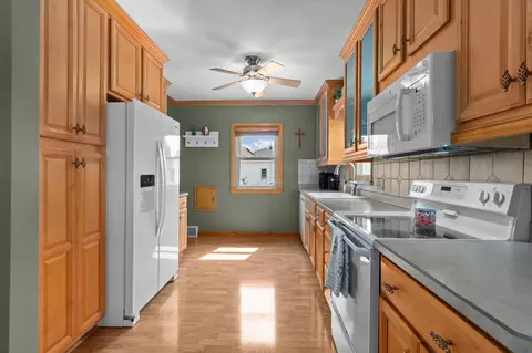 Kitchen - 1915 S Bouten St, Appleton, WI 54915 photo 4 of 4