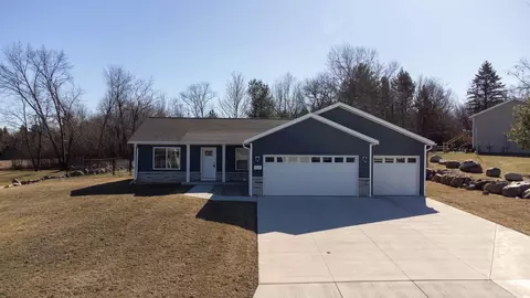 1625 Rotary St, Waupaca, WI 54981