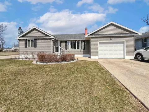 1612 22nd Ave, Menominee, MI 49858