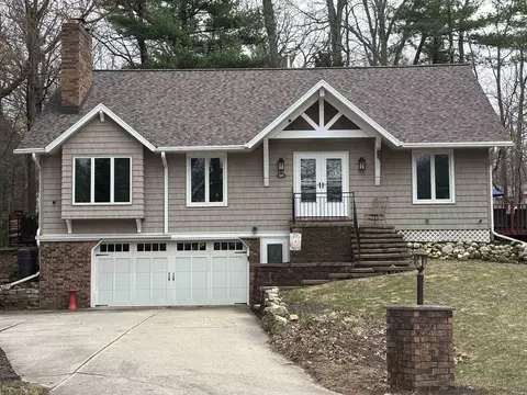121 Little Swiss Pl, Green Bay, WI 54302