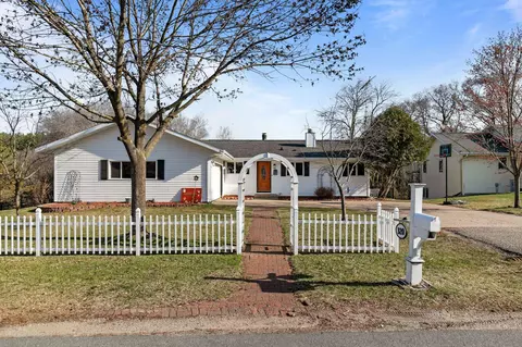 320 North St, Iola, WI 54945