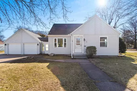 77 Brent St, Clintonville, WI 54929