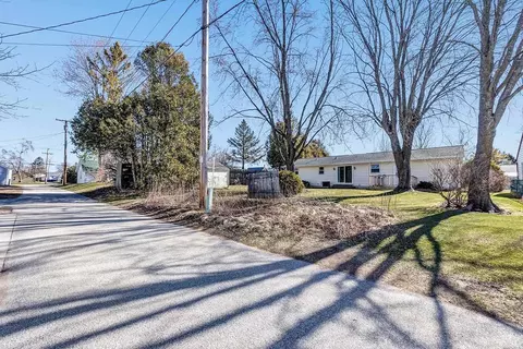 Exterior - 1119 7th St, Algoma, WI 54201 photo 4 of 6