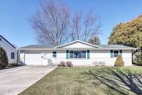 Exterior - 1119 7th St, Algoma, WI 54201 photo 5 of 6