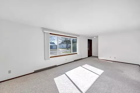 Living - 1119 7th St, Algoma, WI 54201 photo 2 of 3