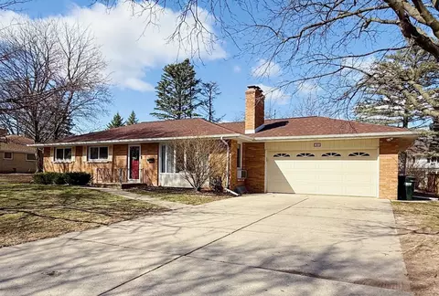161 Hilltop Dr, Green Bay, WI 54301