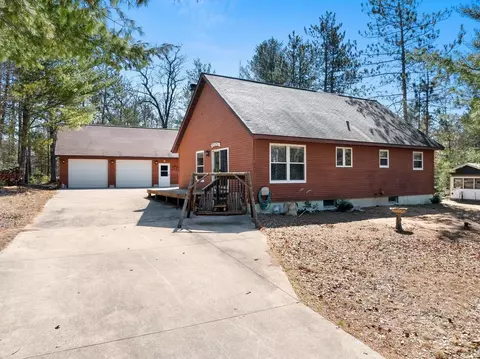 15366 Grindle Oak Dr, Crivitz, WI 54114