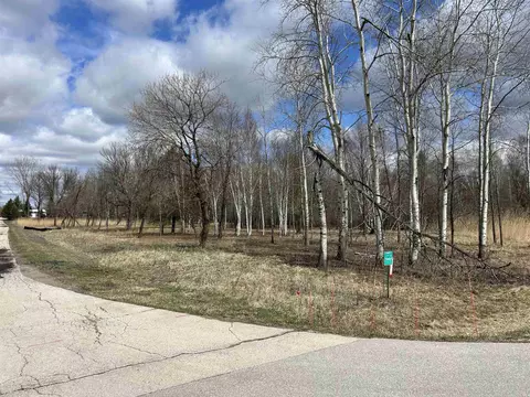2876 Whippoorwill Rd, Suamico, WI 54313