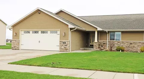 526 Coonen Dr, Combined Locks, WI 54113