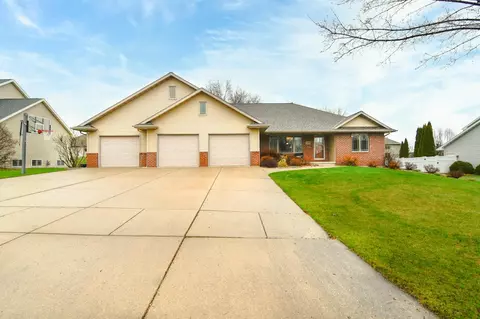 1082 Blackberry Winter Ln, De Pere, WI 54115