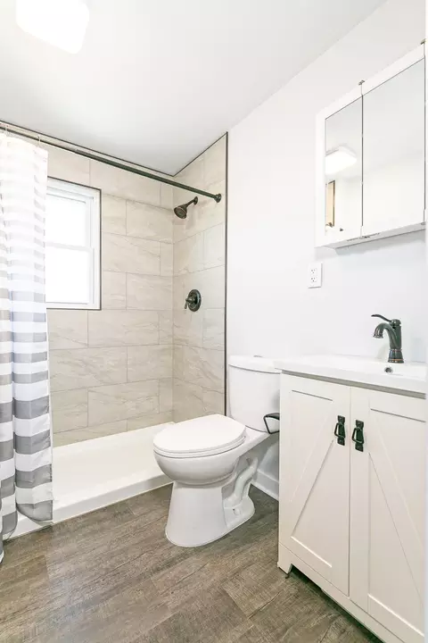 Bath - 1419 W 4th St, Appleton, WI 54914 photo 1 of 1