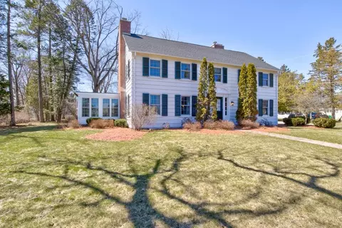 617 S Raymond St, Marinette, WI 54143