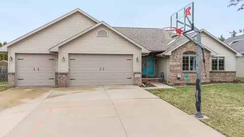 105 Edgewood Ln, Combined Locks, WI 54113