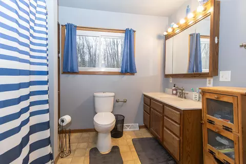 Bath - 168799 Ringle Ave, Ringle, WI 54471 photo 1 of 3