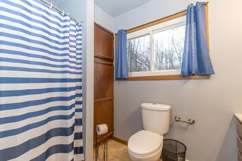 Bath - 168799 Ringle Ave, Ringle, WI 54471 photo 2 of 3