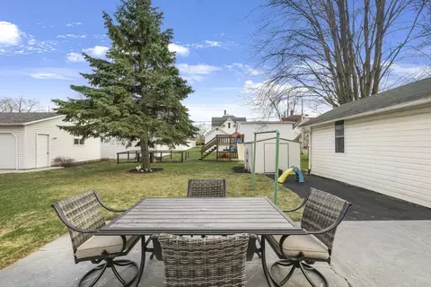 Exterior - 1109 W Harris St, Appleton, WI 54914 photo 5 of 6