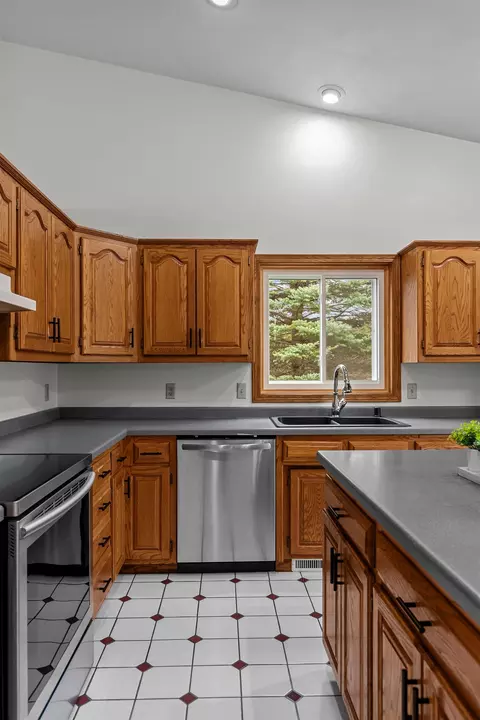 w2513 Wedgewood Court, Appleton, WI 54915 photo 12