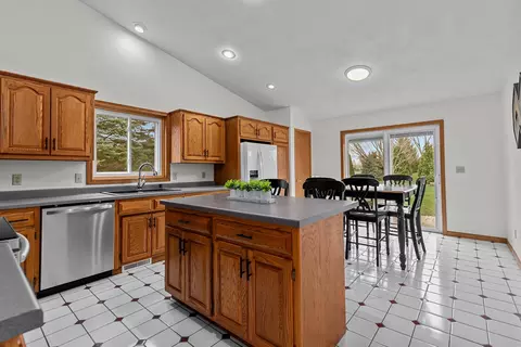 w2513 Wedgewood Court, Appleton, WI 54915 photo 2