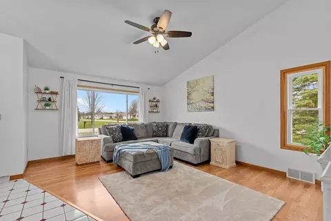 w2513 Wedgewood Court, Appleton, WI 54915 photo 3