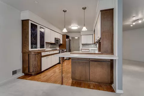 Kitchen - 2193 Sunrise Dr #6A, Appleton, WI 54914 photo 5 of 6