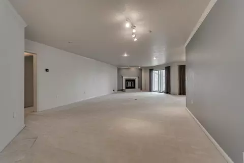Living - 2193 Sunrise Dr #6A, Appleton, WI 54914 photo 8 of 10