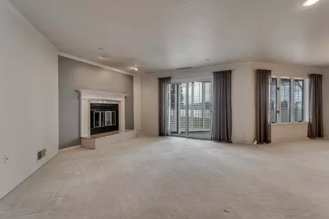 Living - 2193 Sunrise Dr #6A, Appleton, WI 54914 photo 5 of 10