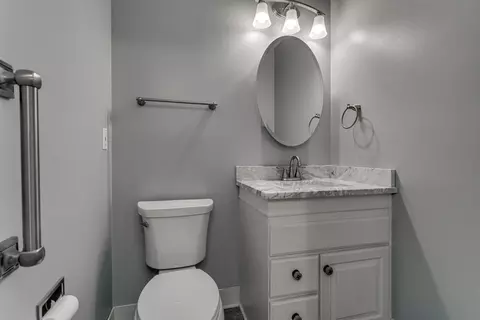 Bath - 2193 Sunrise Dr #6A, Appleton, WI 54914 photo 1 of 3