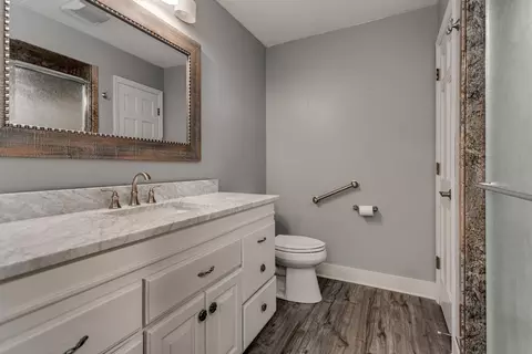 Bath - 2193 Sunrise Dr #6A, Appleton, WI 54914 photo 3 of 3