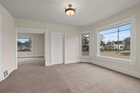 Living - 802 E Hancock St, Appleton, WI 54911 photo 2 of 6