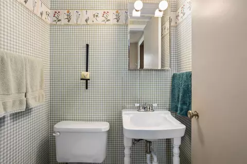 Bath - 526 N Vine St, Appleton, WI 54911 photo 1 of 2
