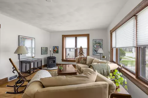Living - 526 N Vine St, Appleton, WI 54911 photo 2 of 4