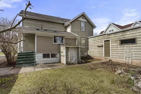 Exterior - 526 N Vine St, Appleton, WI 54911 photo 3 of 4