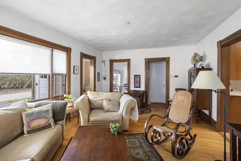 Living - 526 N Vine St, Appleton, WI 54911 photo 3 of 4