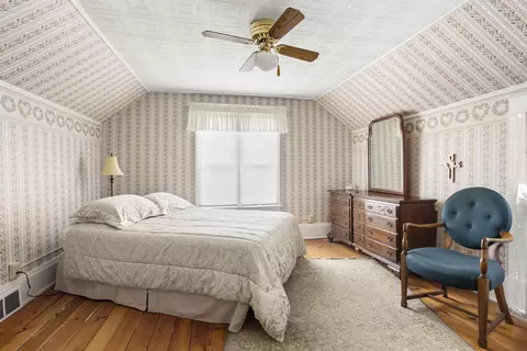 Bedroom - 526 N Vine St, Appleton, WI 54911 photo 2 of 3