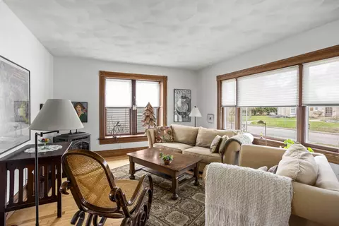 Living - 526 N Vine St, Appleton, WI 54911 photo 1 of 4