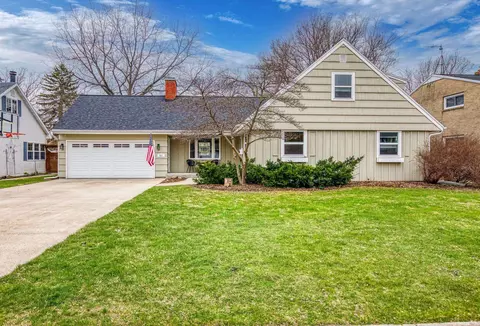 421 Hawthorne St, Neenah, WI 54956