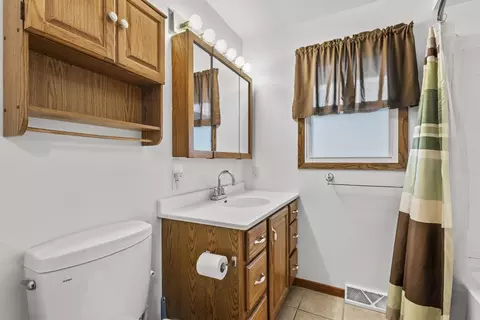 Bath - 2015 E Forest St, Appleton, WI 54915 photo 1 of 3