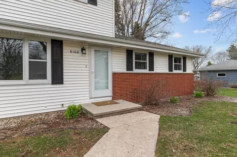 w6166 Colonial Drive, Appleton, WI 54914 photo 2