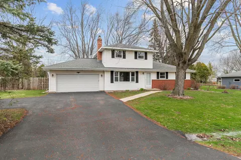 w6166 Colonial Drive, Appleton, WI 54914