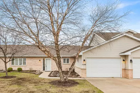 1530 River Pines Dr, Green Bay, WI 54311