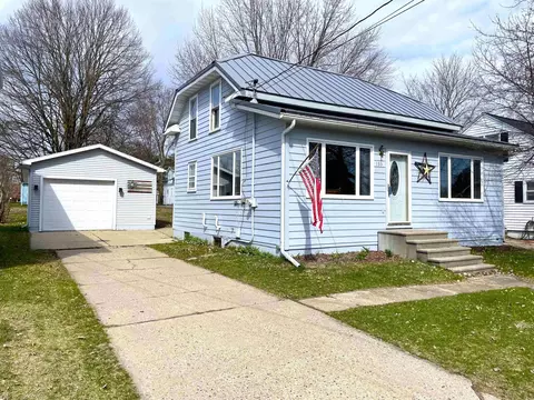 133 S Oak Ave, Gillett, WI 54124