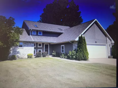 1080 Laager Ln, Oshkosh, WI 54902