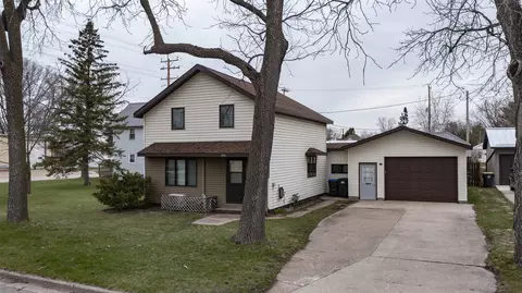 204 E Wisconsin St, Weyauwega, WI 54983